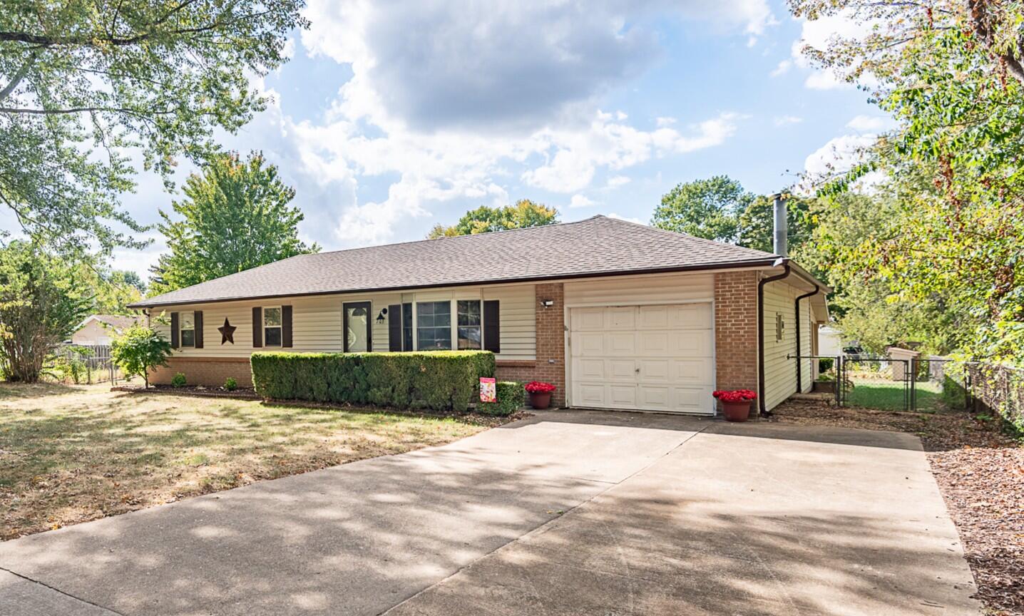 703 N Aspen Court — photo