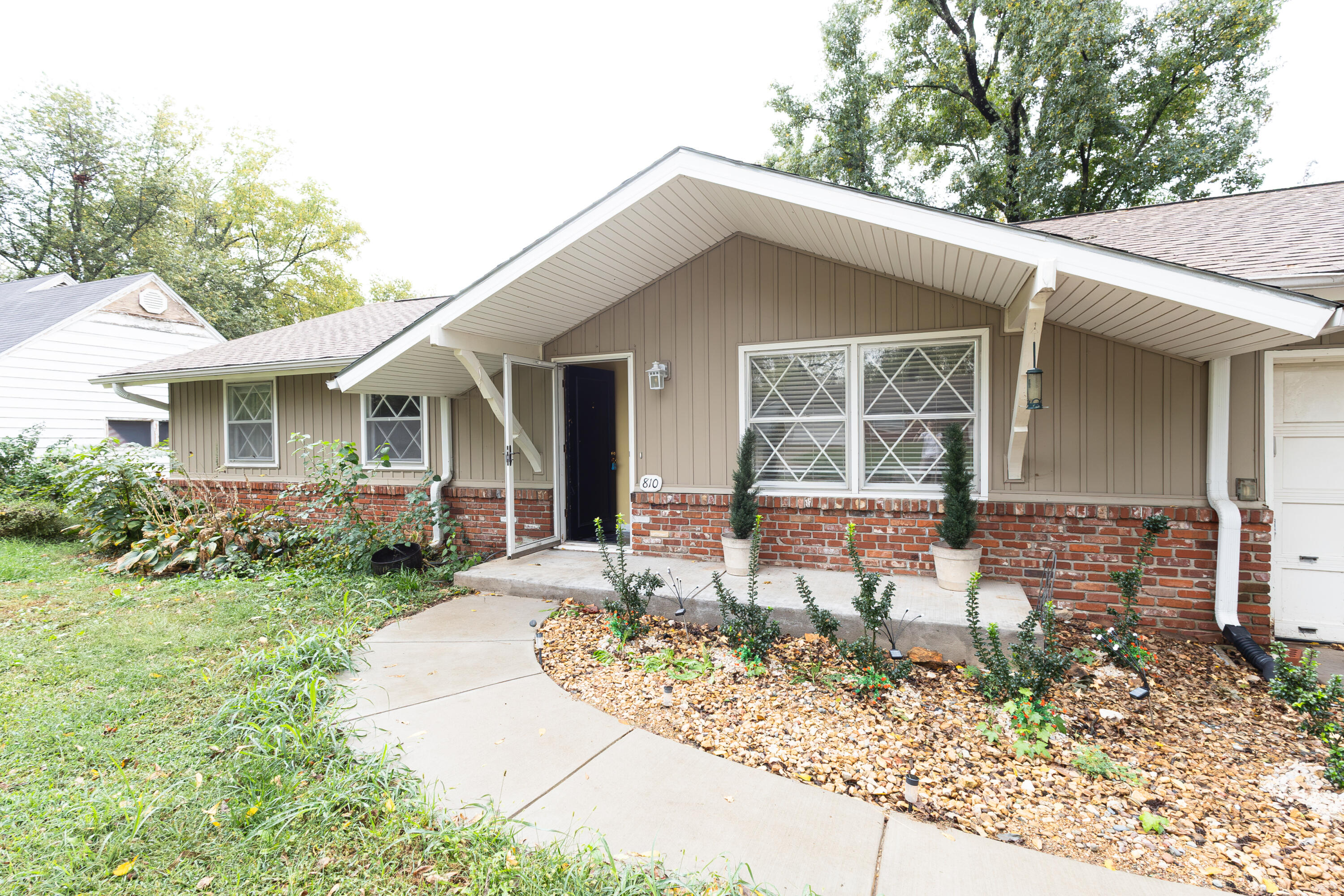 810 W Deerfield Street — photo