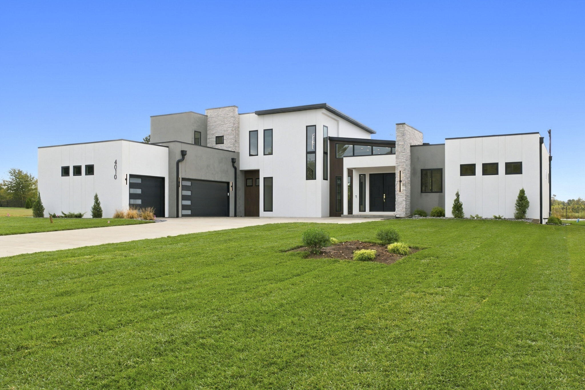 4010 E Dunrobin Drive — photo
