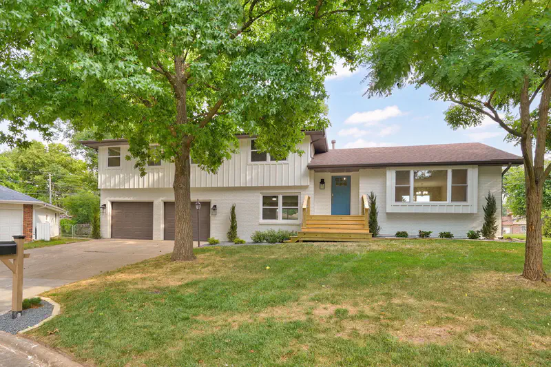 713 E Meadowlark Circle — photo