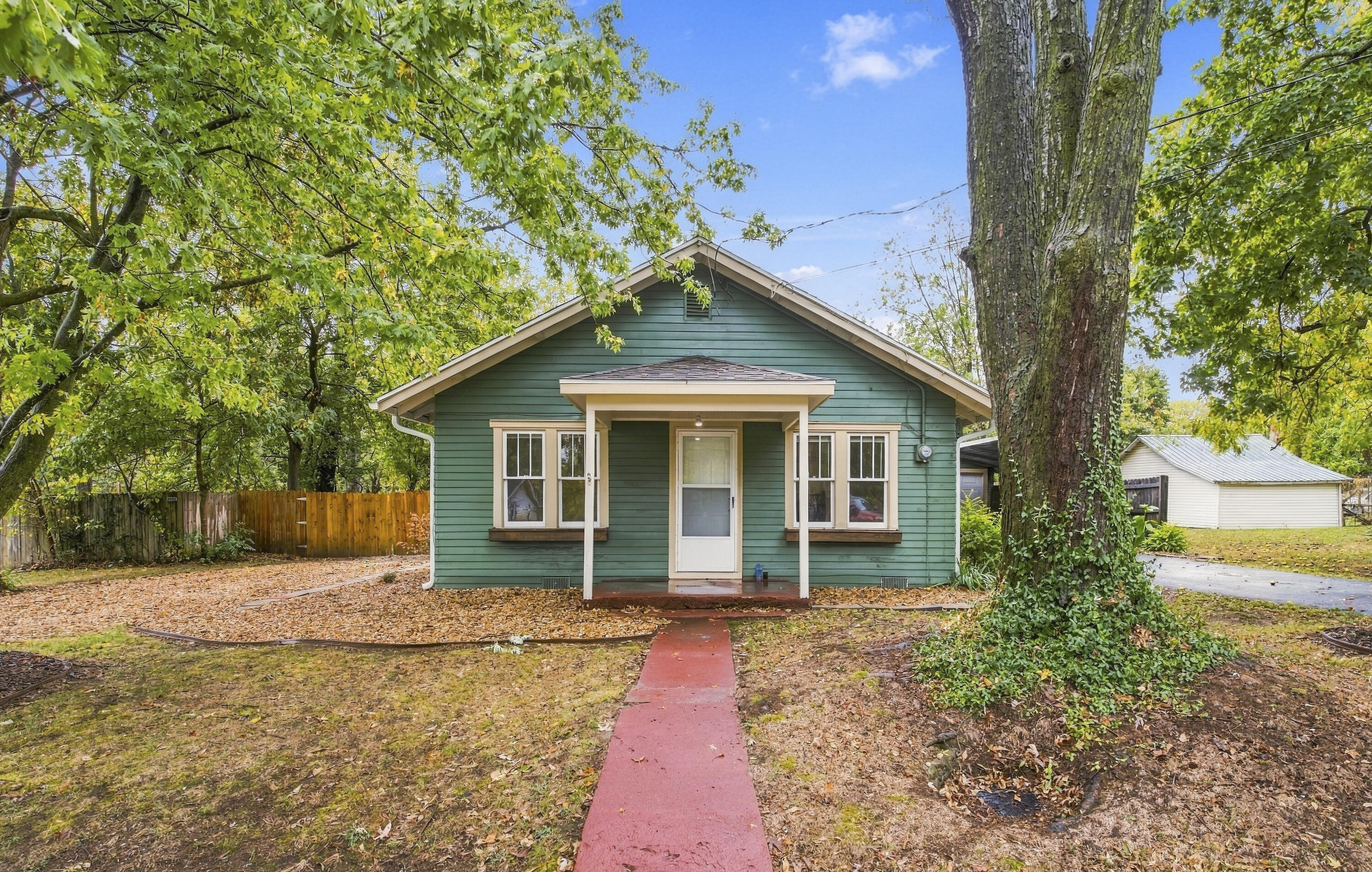 310 W Lawrence Street — photo