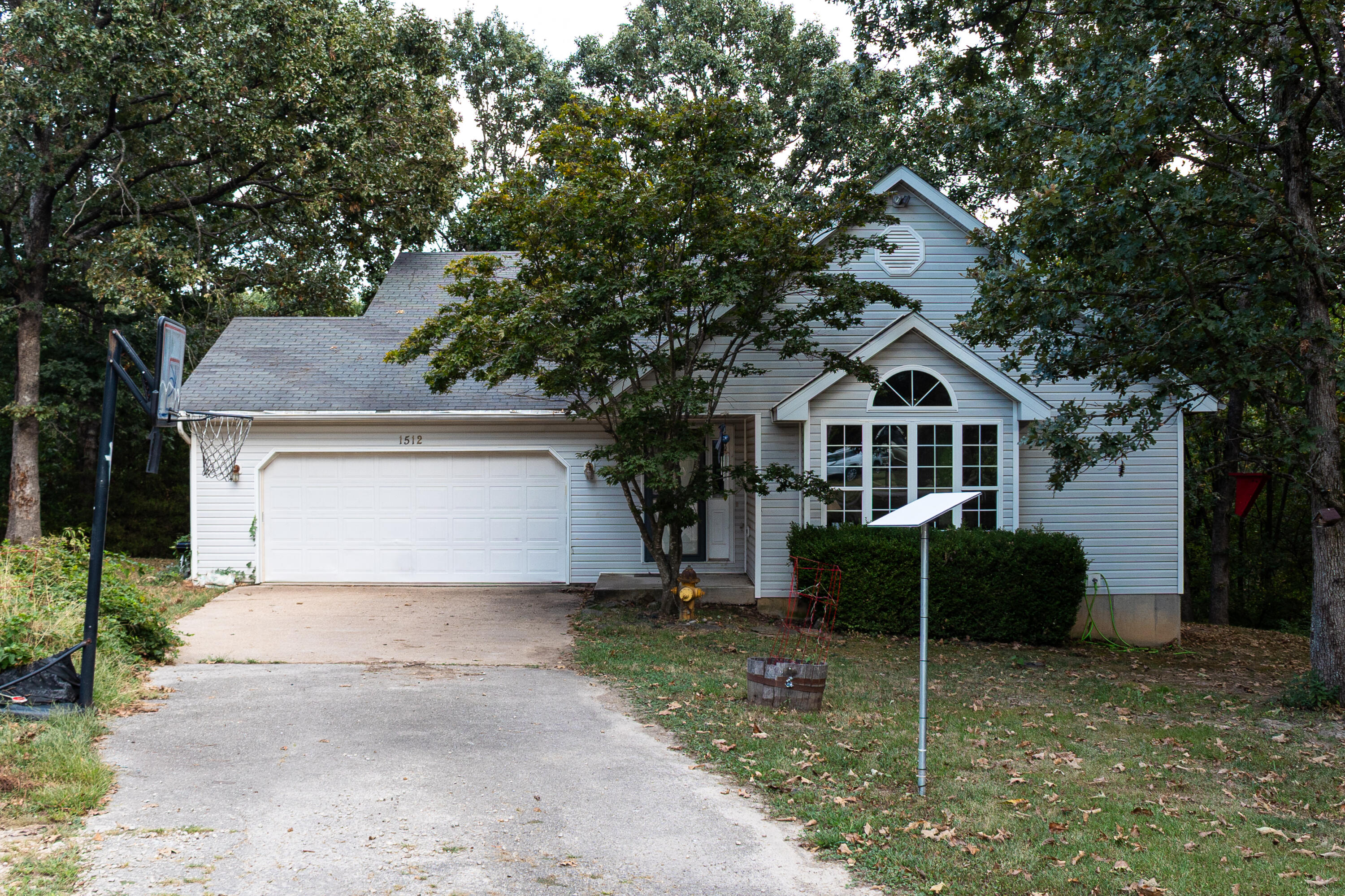 1512 Red Oak Drive — photo