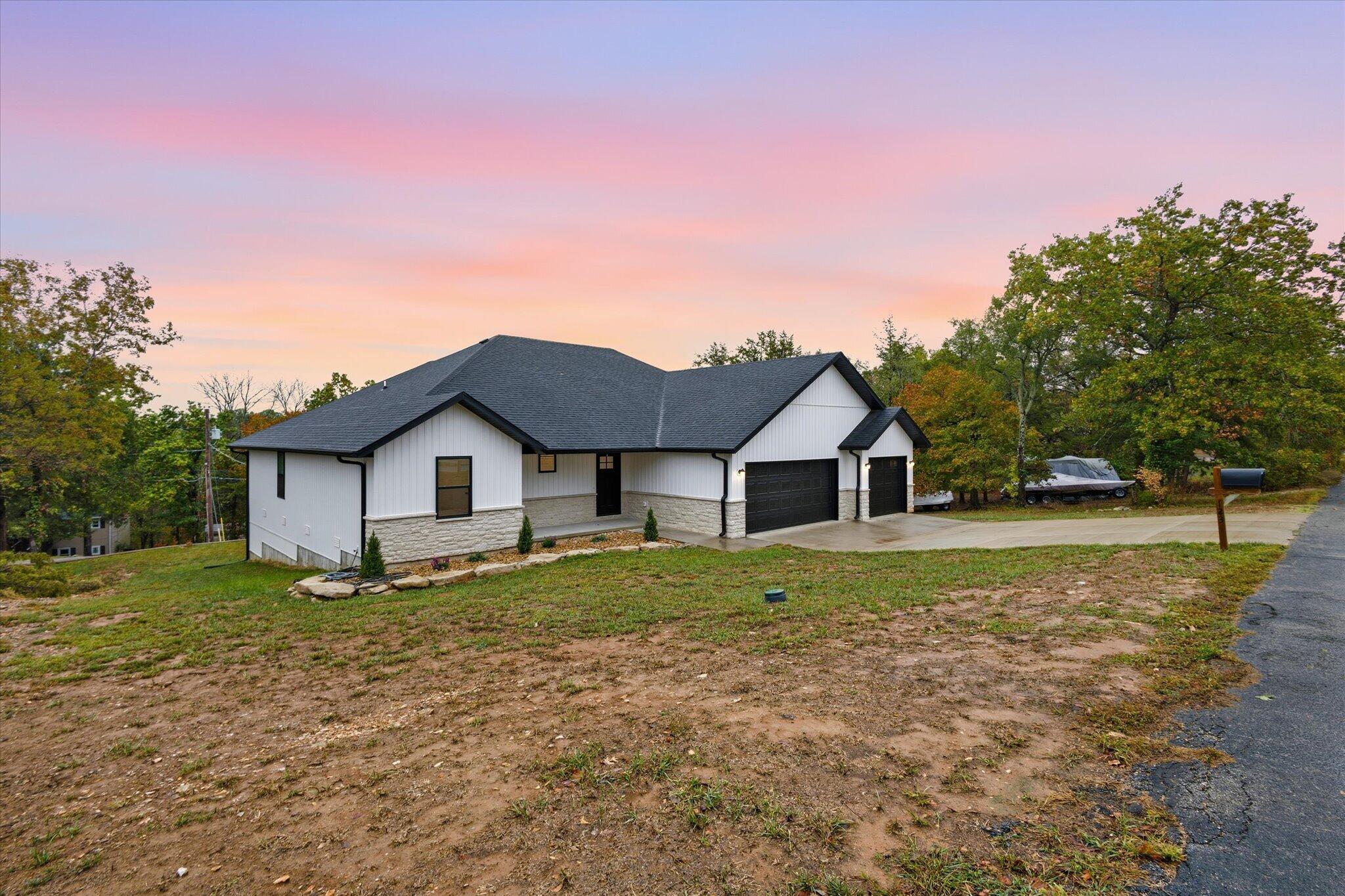 123 Pinewood Drive — photo