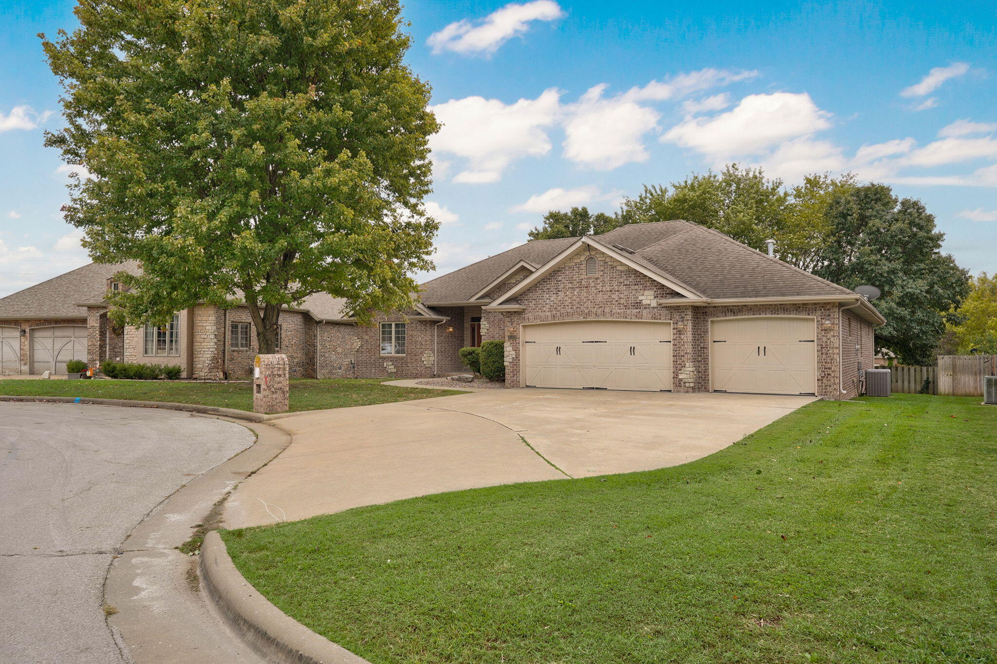 3122 W Knob Hill Street — photo