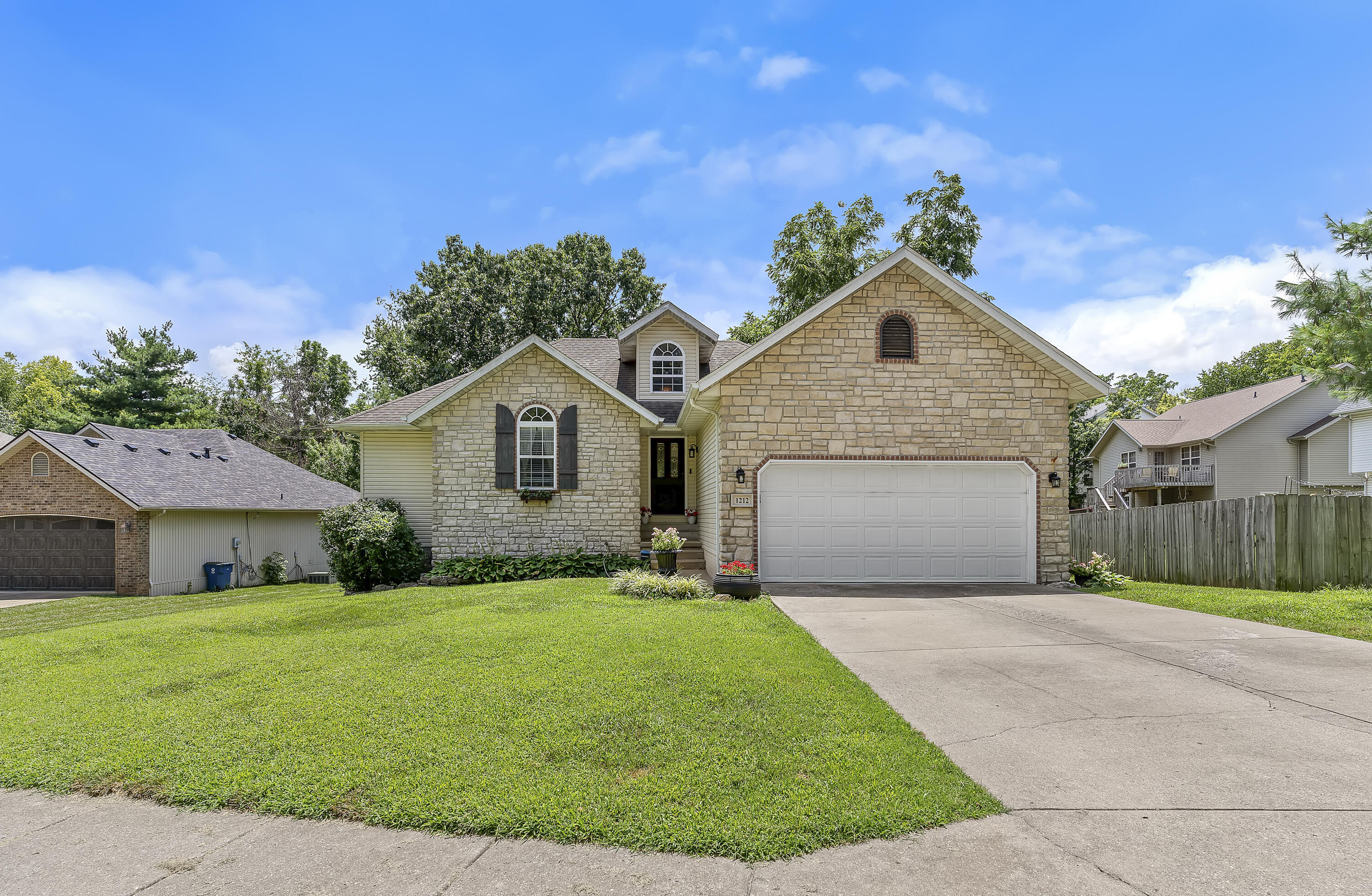 1212 W Merlin Drive — photo