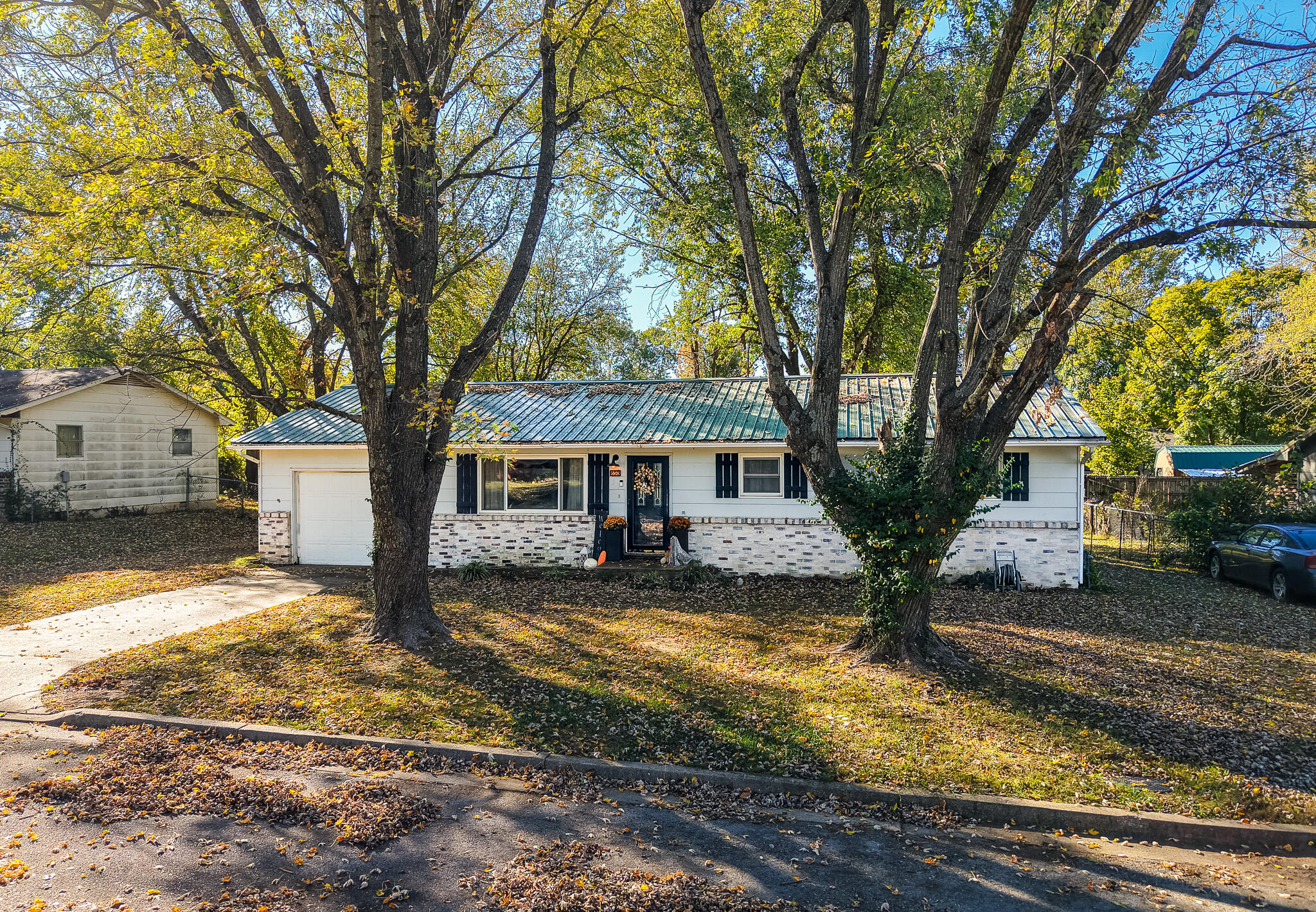 650 W Plumb Street — photo
