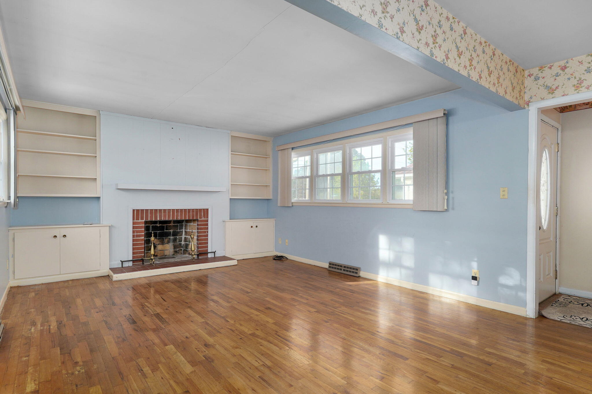 443 W Division Street — photo