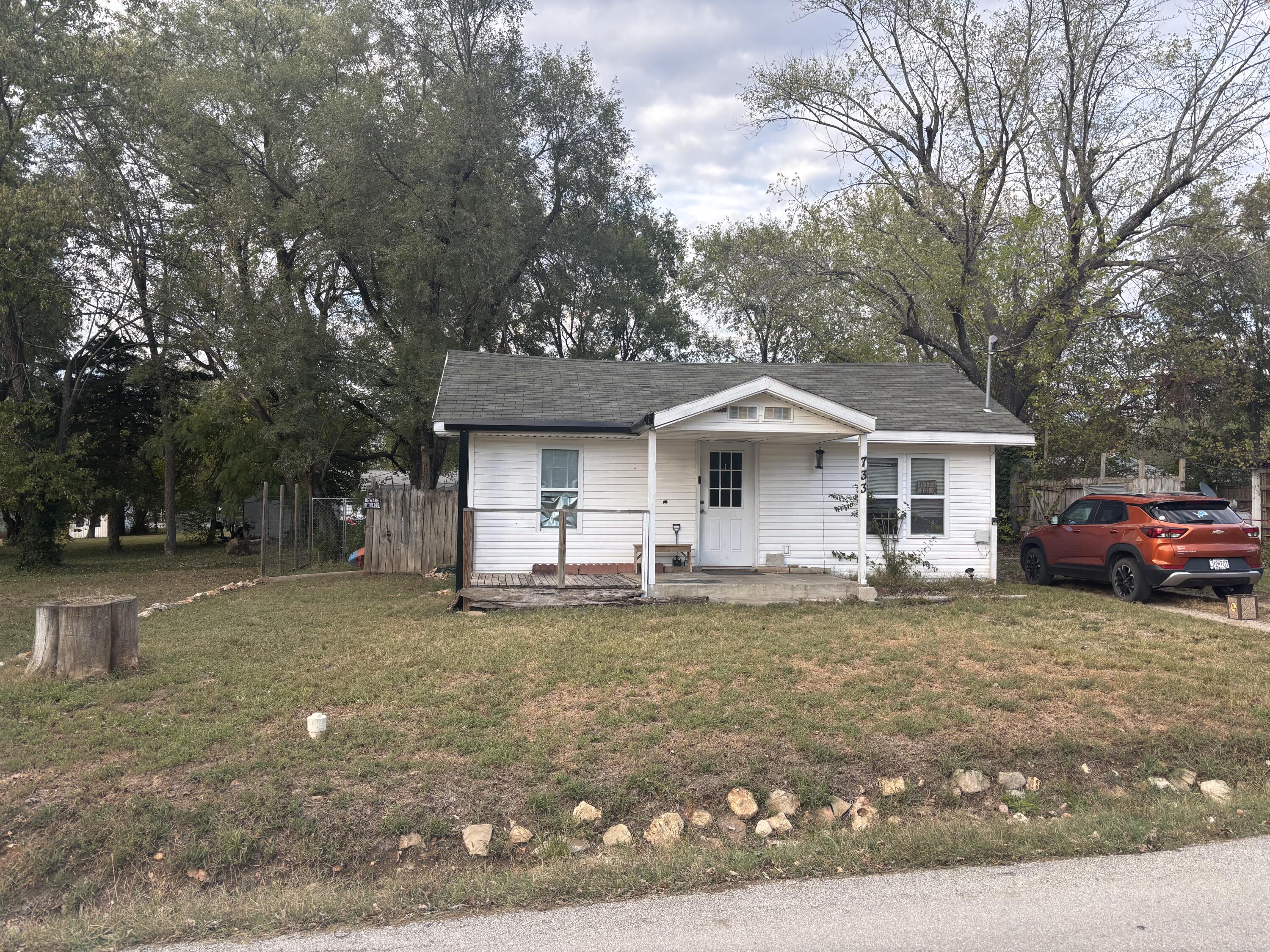 733 W Mill Street — photo