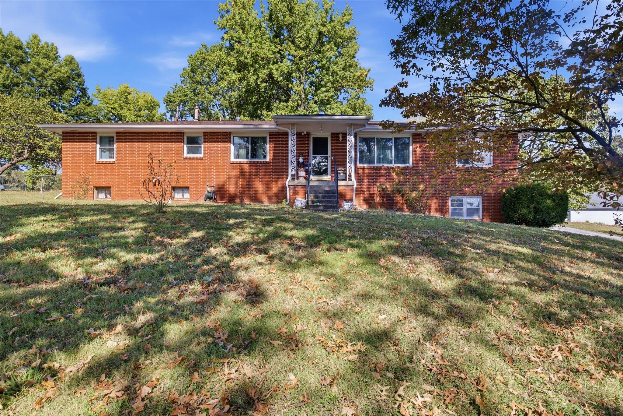 1595 E Farm Road 92 — photo