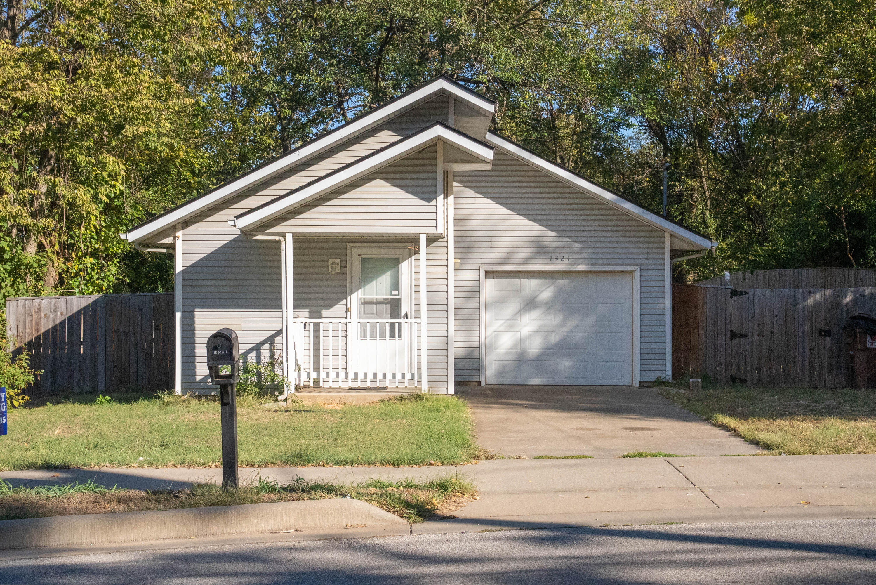 1321 W Talmage Street — photo