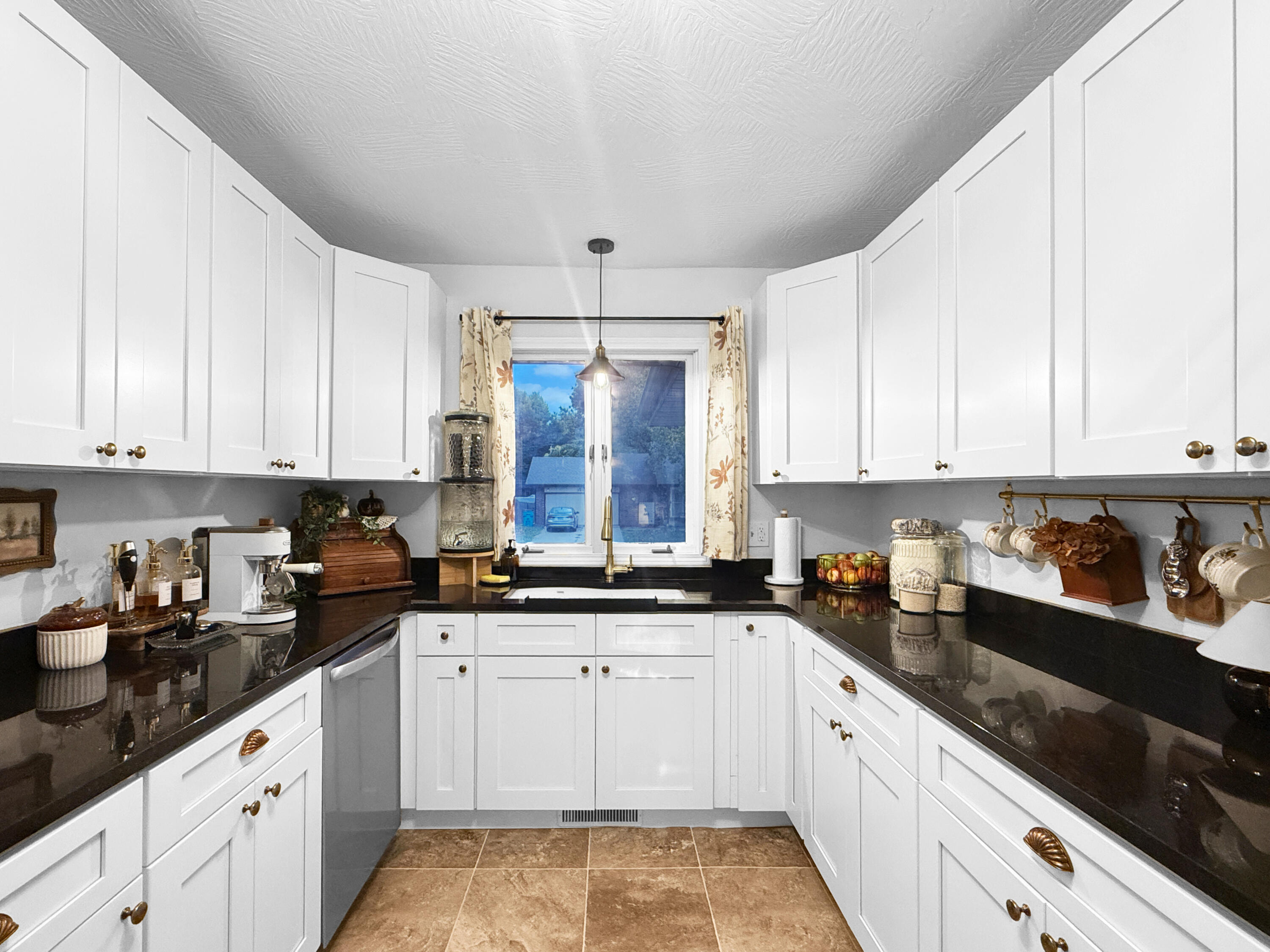 2061 S Todd Avenue, Springfield, MO 65807 | Realty.com