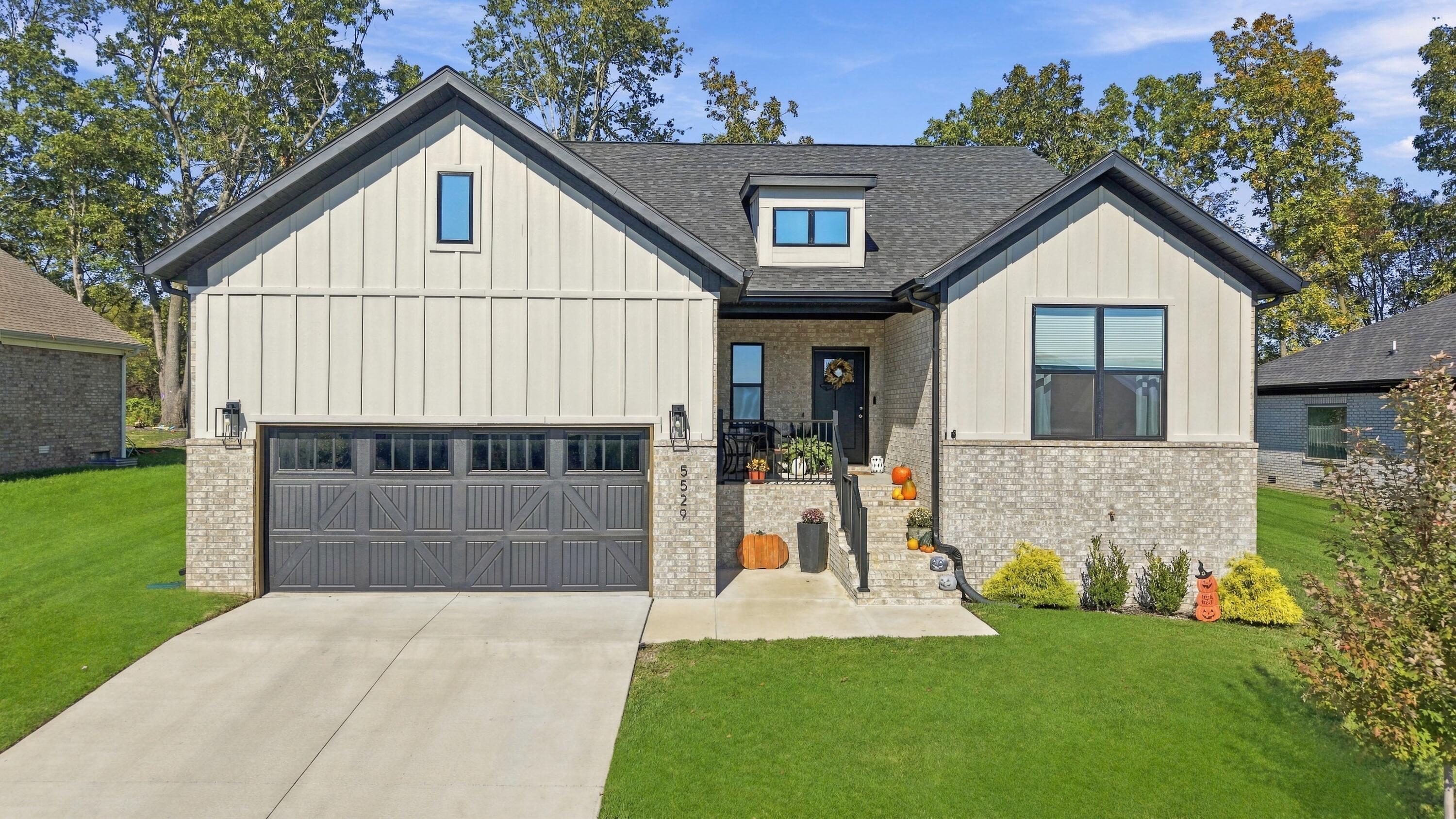 5529 E Wild Horse Drive — photo