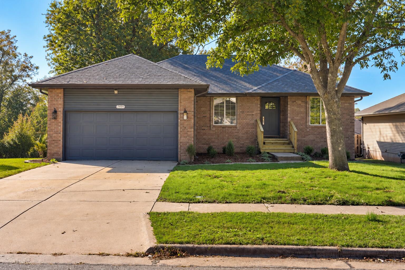 2404 W Rockwood Street — photo