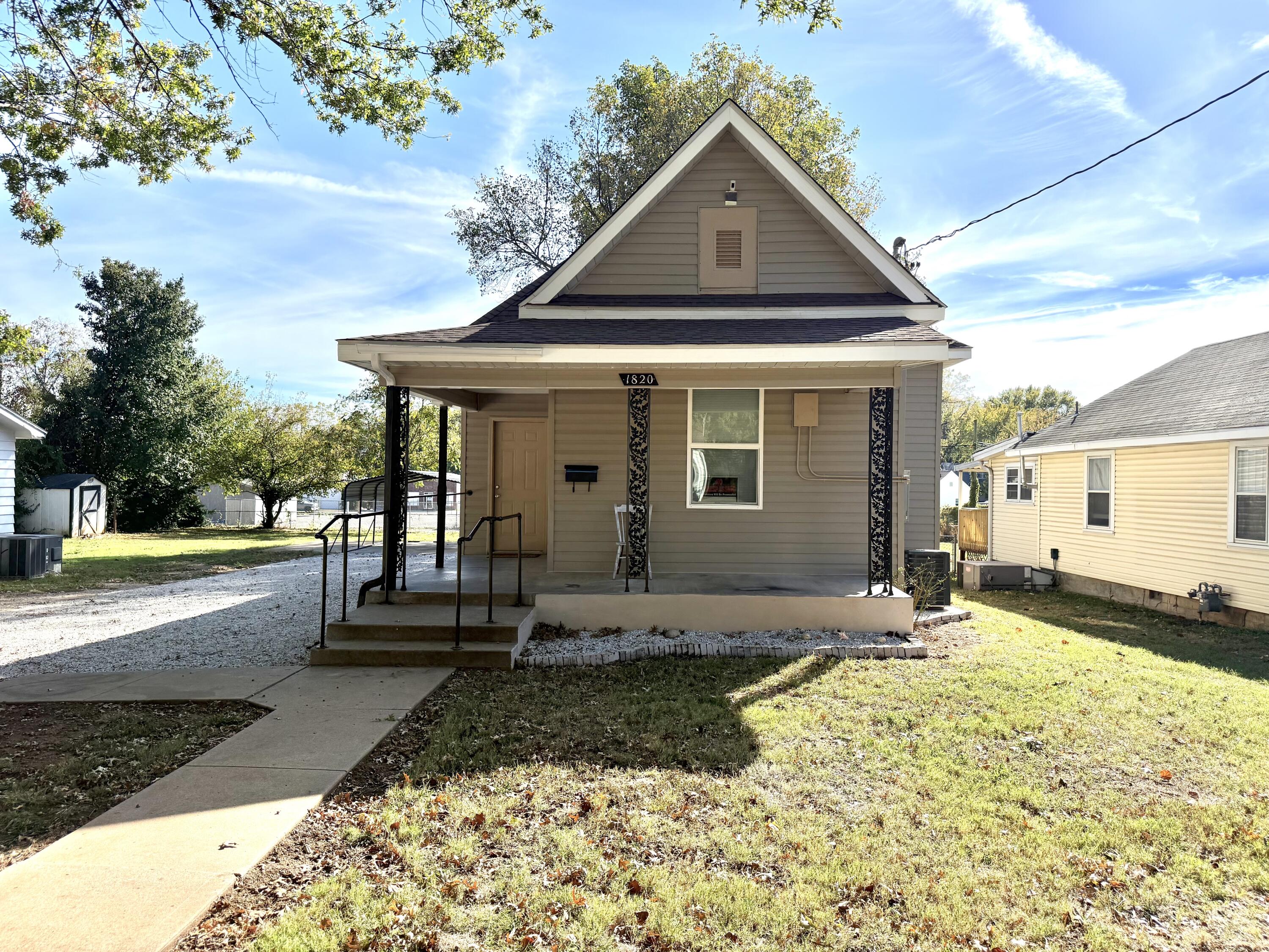 1820 W Olive Street — photo