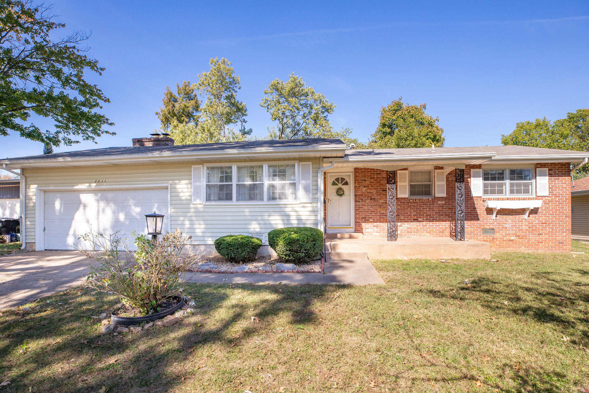 2211 E Mirabeau Street, Springfield, MO 65804 — photo 2