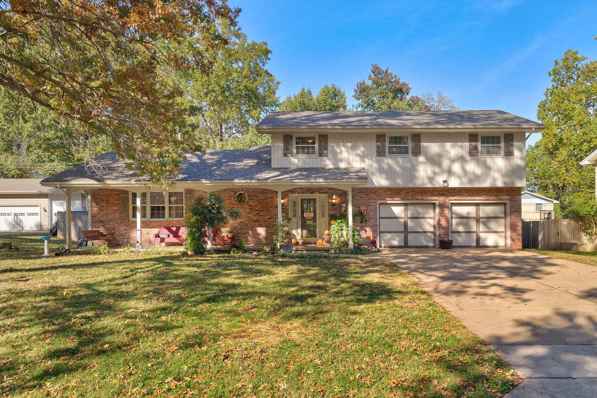 2237 E Rosebrier Street — photo