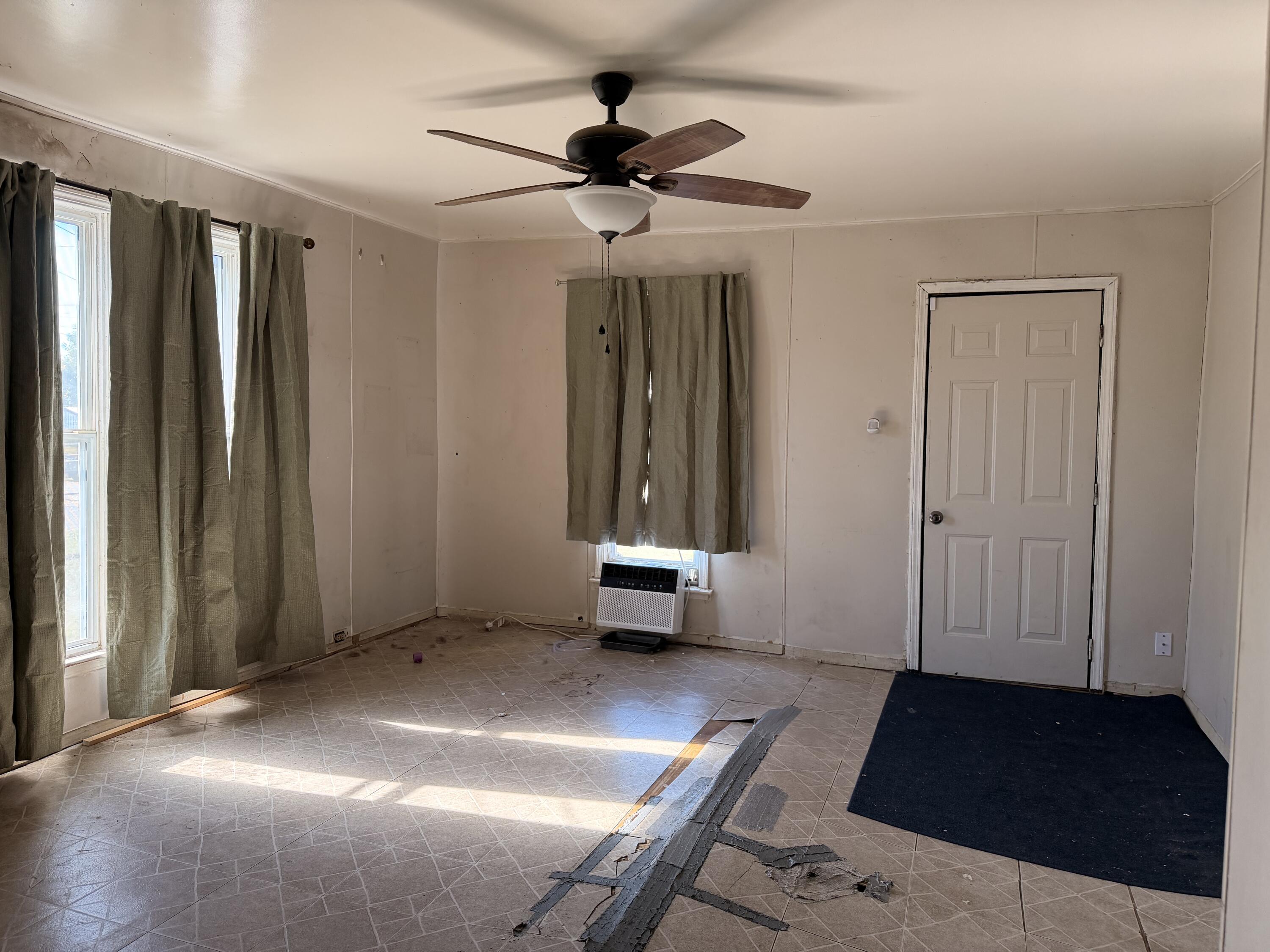 103 E Delta Street, Aurora, MO 65605 — photo 2