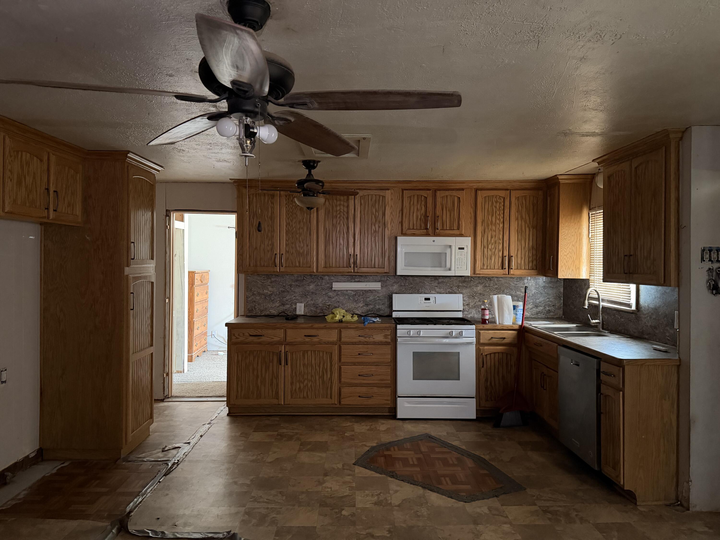 103 E Delta Street, Aurora, MO 65605 — photo 3