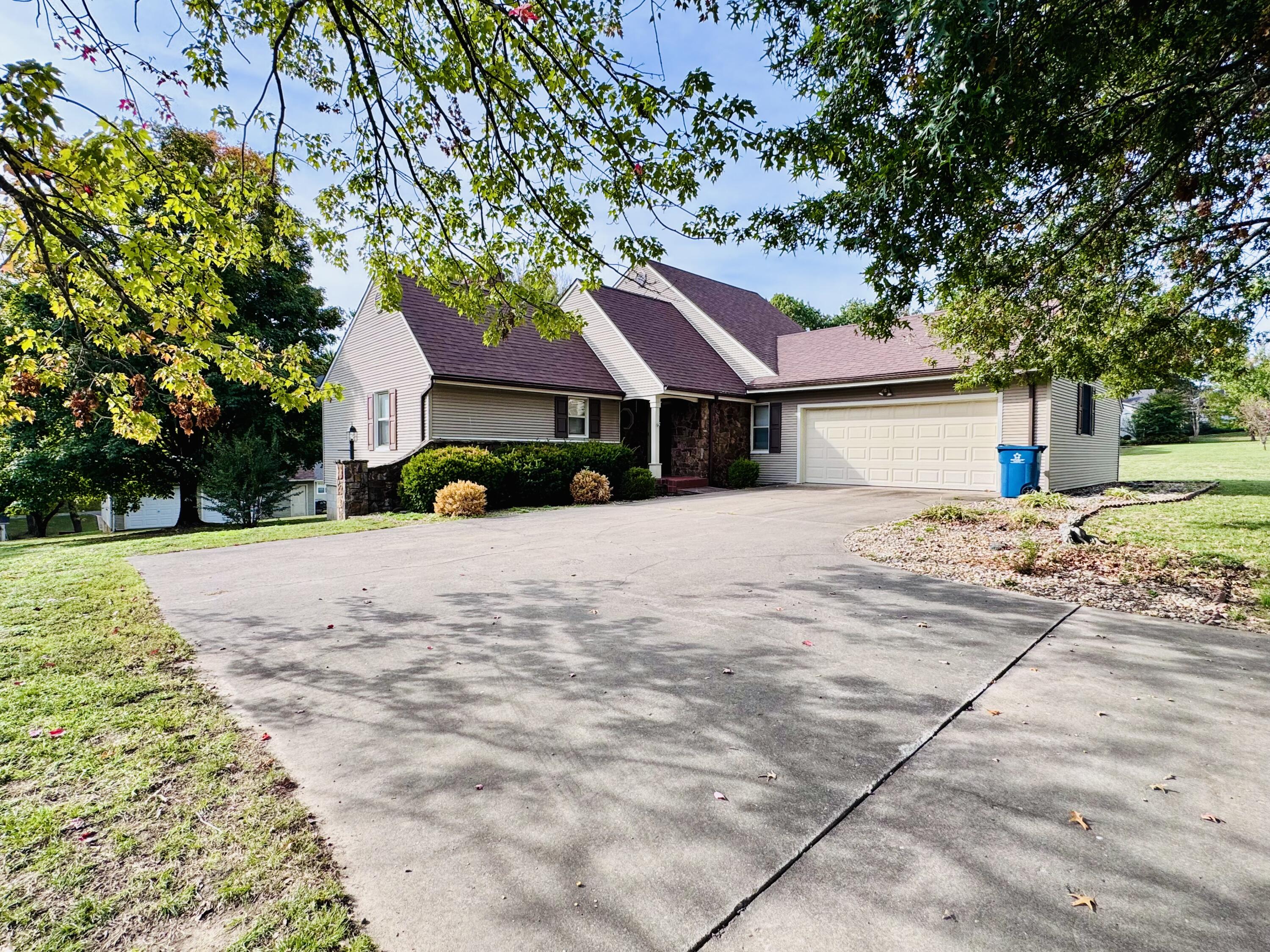 1505 Eric Road — photo