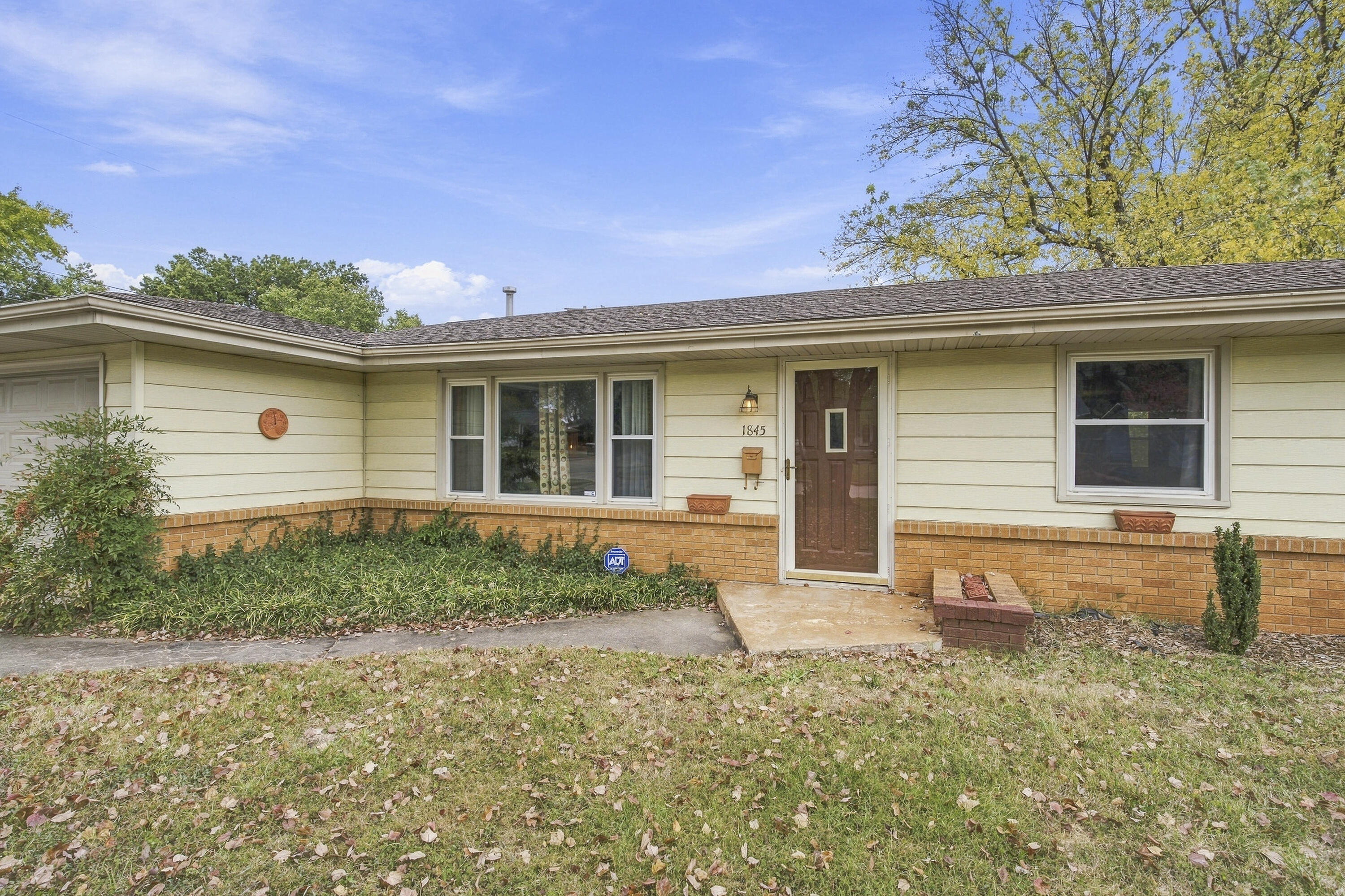 1845 E Gretna Street — photo