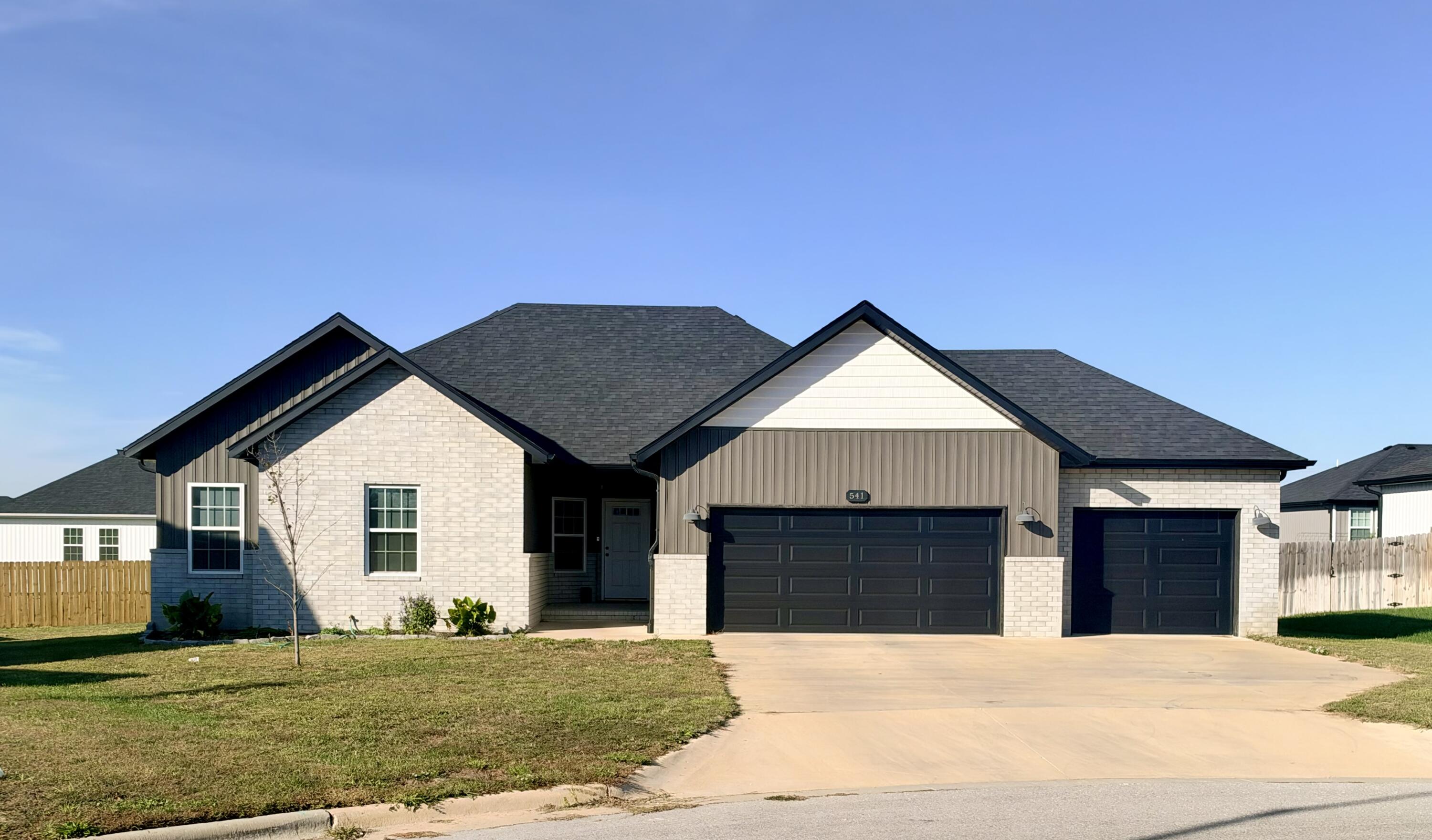 541 Delaware Court — photo