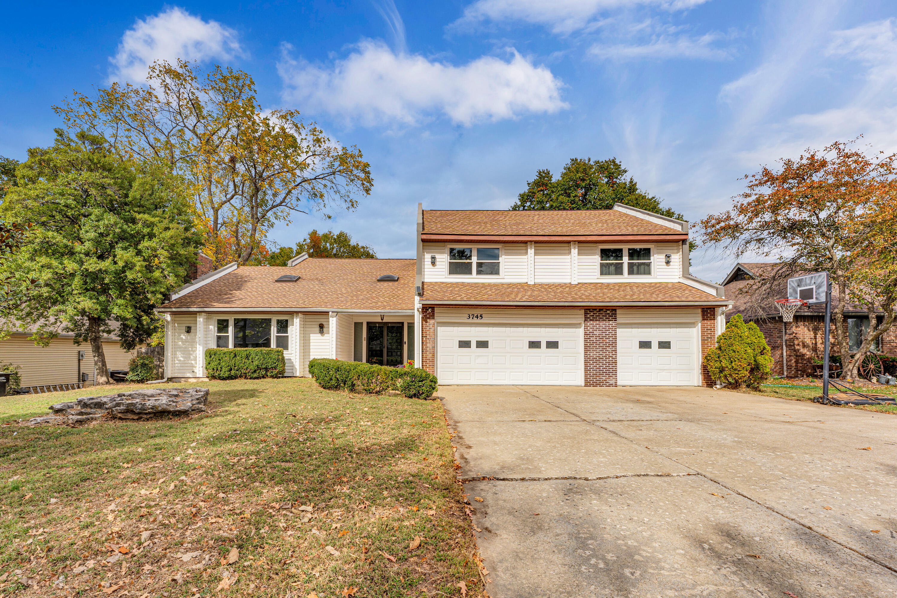 3745 W Maplewood Street — photo