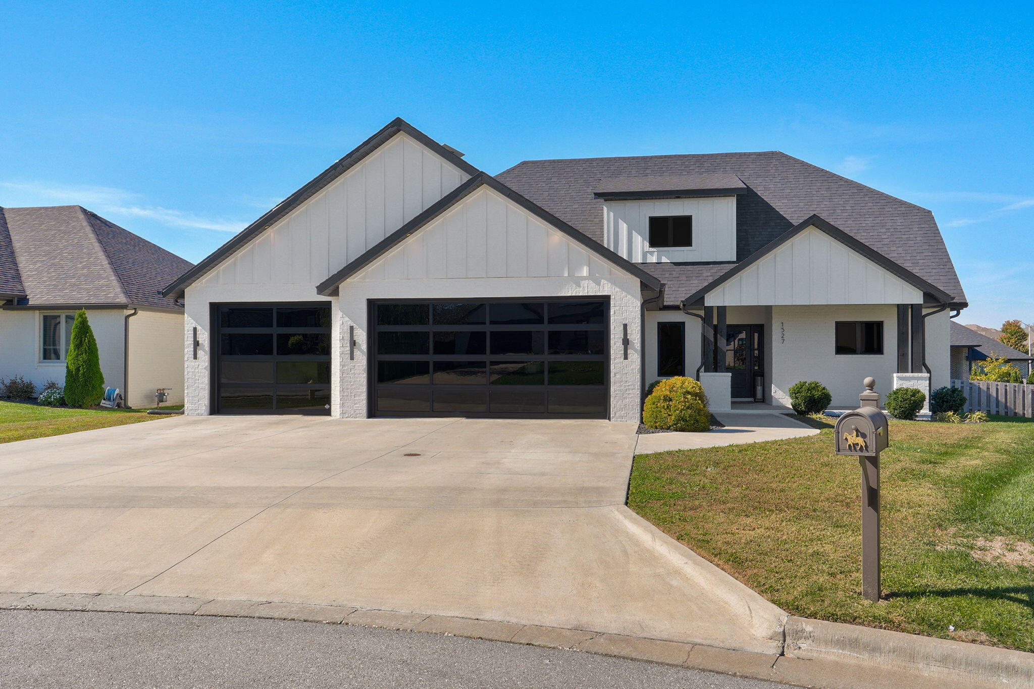 1527 N Edgemont Circle — photo