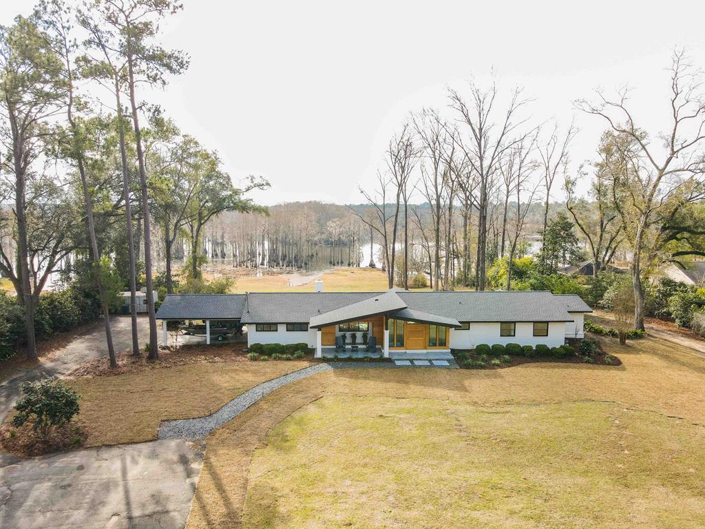1512 Douglas Drive — photo
