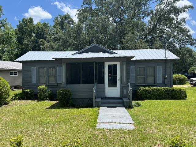 1402 Martin Luther King Jr Dr — photo