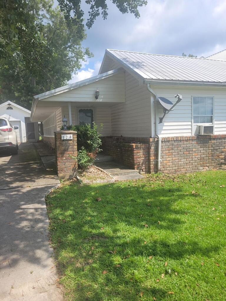 124 SW Jackson Avenue — photo