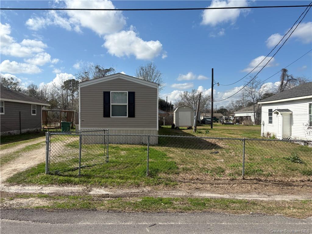 111 Decker Street — photo