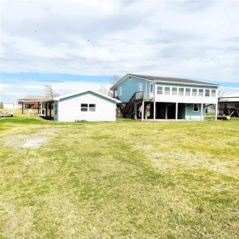 271 Lake Breeze Road — photo