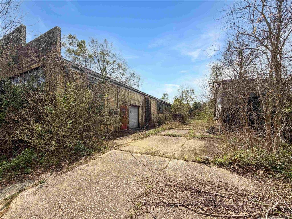206 E 2nd Street E — photo