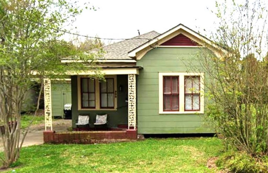 902 Live Oak Street — photo