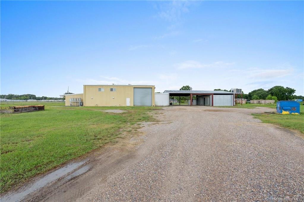 1635 S Thibodeaux Road S — photo