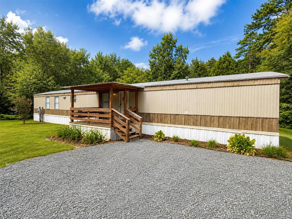 870, 864, 852 Castor Lake Road — photo