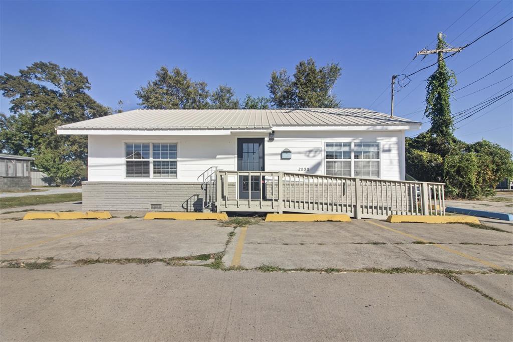 2000 Sampson Street — photo