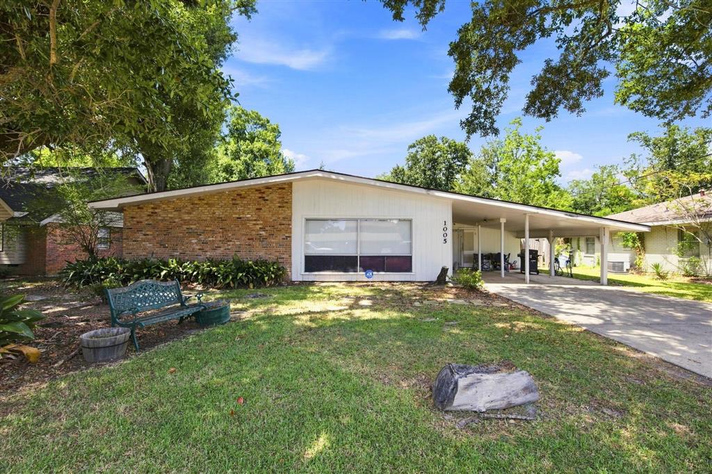 1005 Cherryhill Street — photo