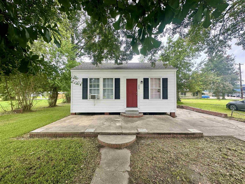 209 Oak Street — photo