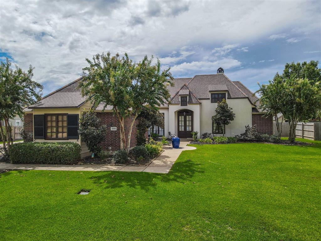 2335 Longue Vue Drive — photo
