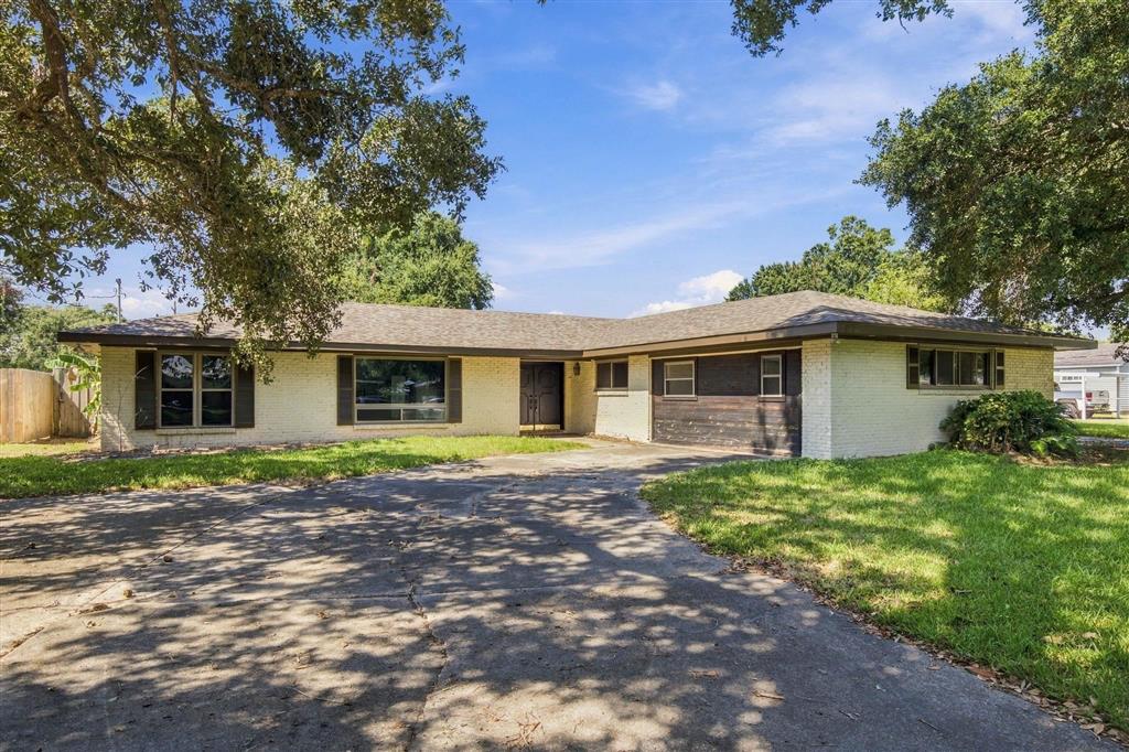 330 Arlington Drive — photo