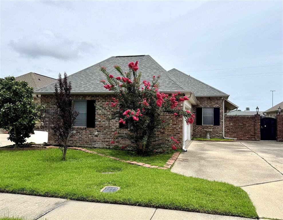 203 Pecanwood Drive — photo