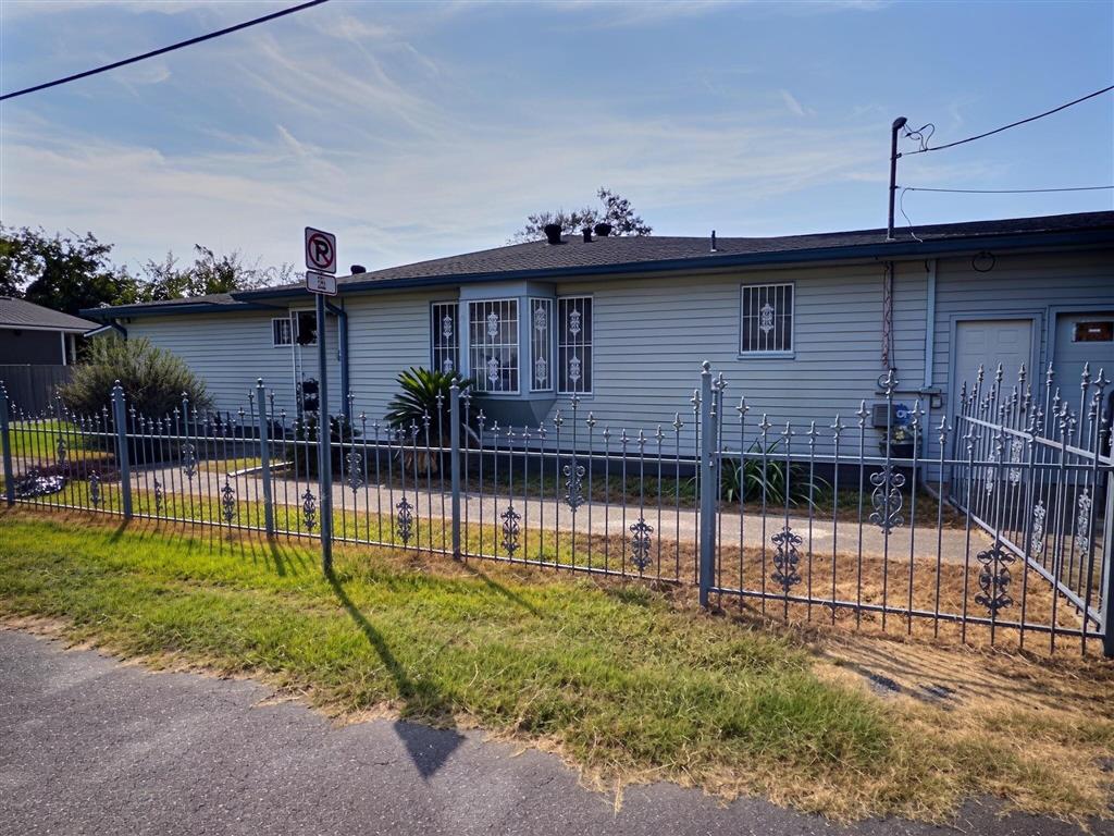 2202 Church Street — photo