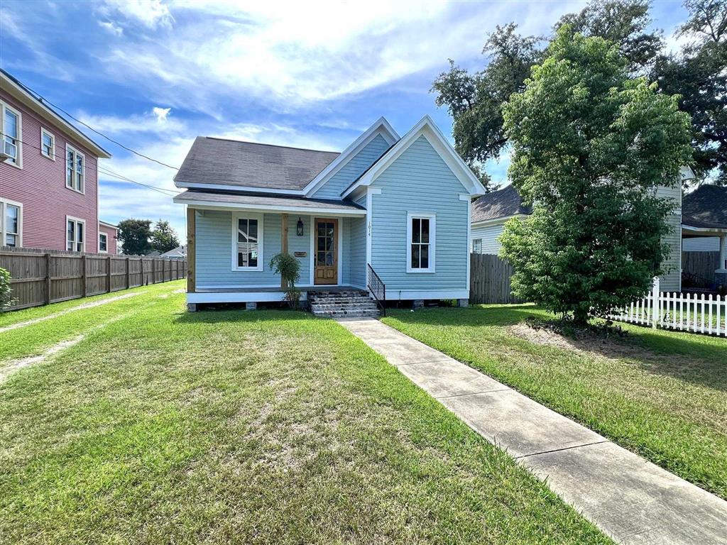 1014 Iris Street — photo