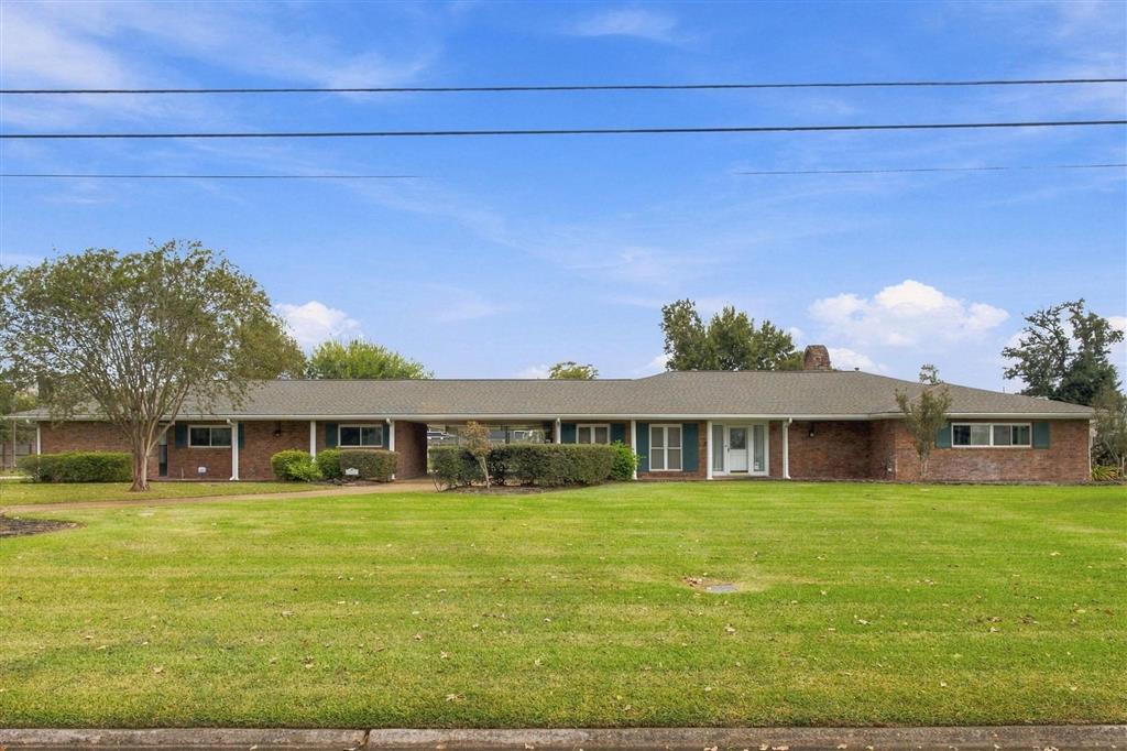 900 Bayou Oaks Lane — photo