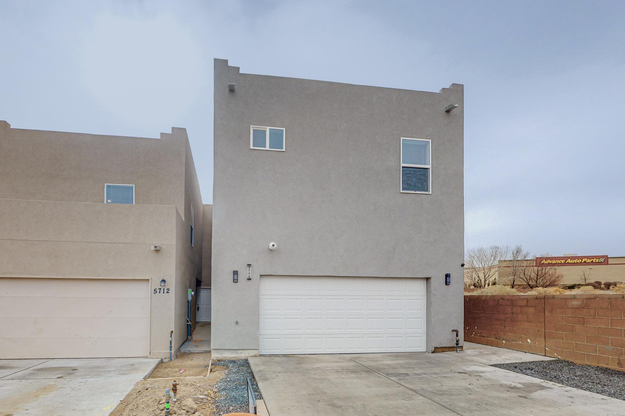 5714 Pinnacle Peak Court NW — photo