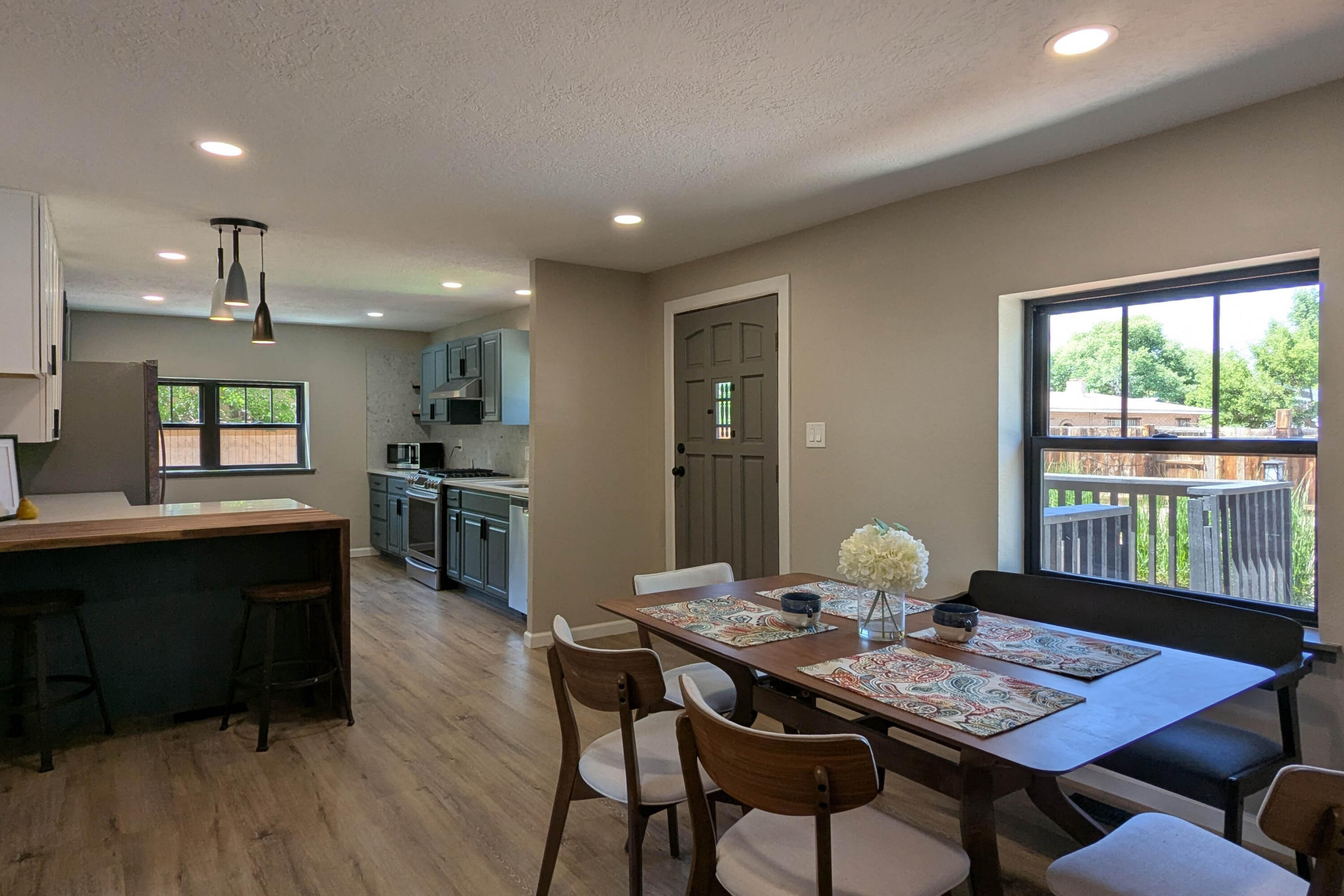 10031 Guadalupe Trail NW a — photo