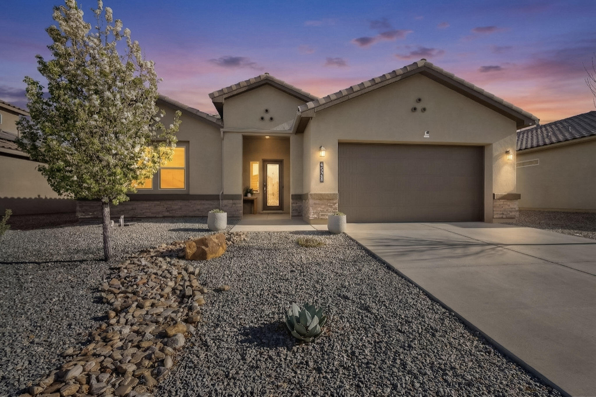 4528 Skyline Loop NE — photo