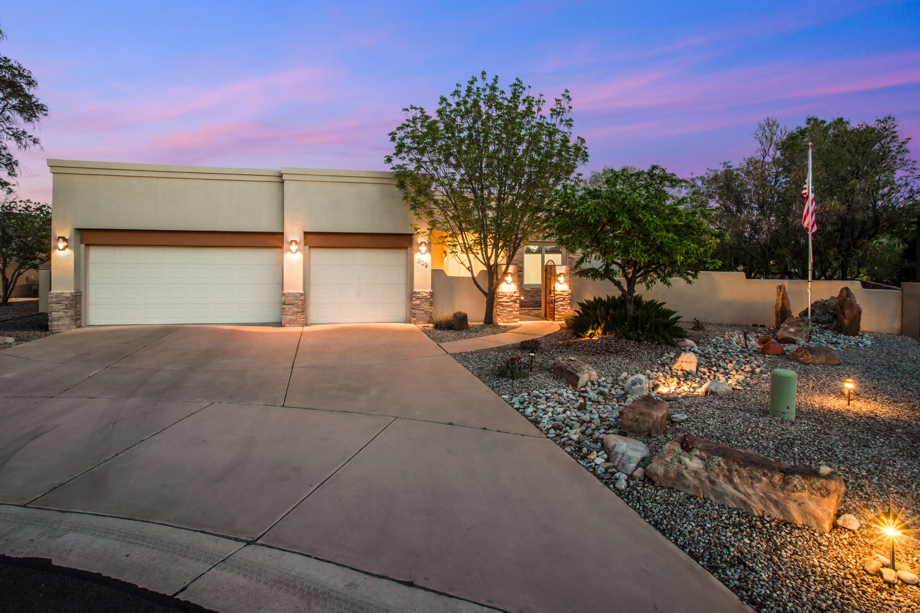 309 Plaza Muchomas — photo