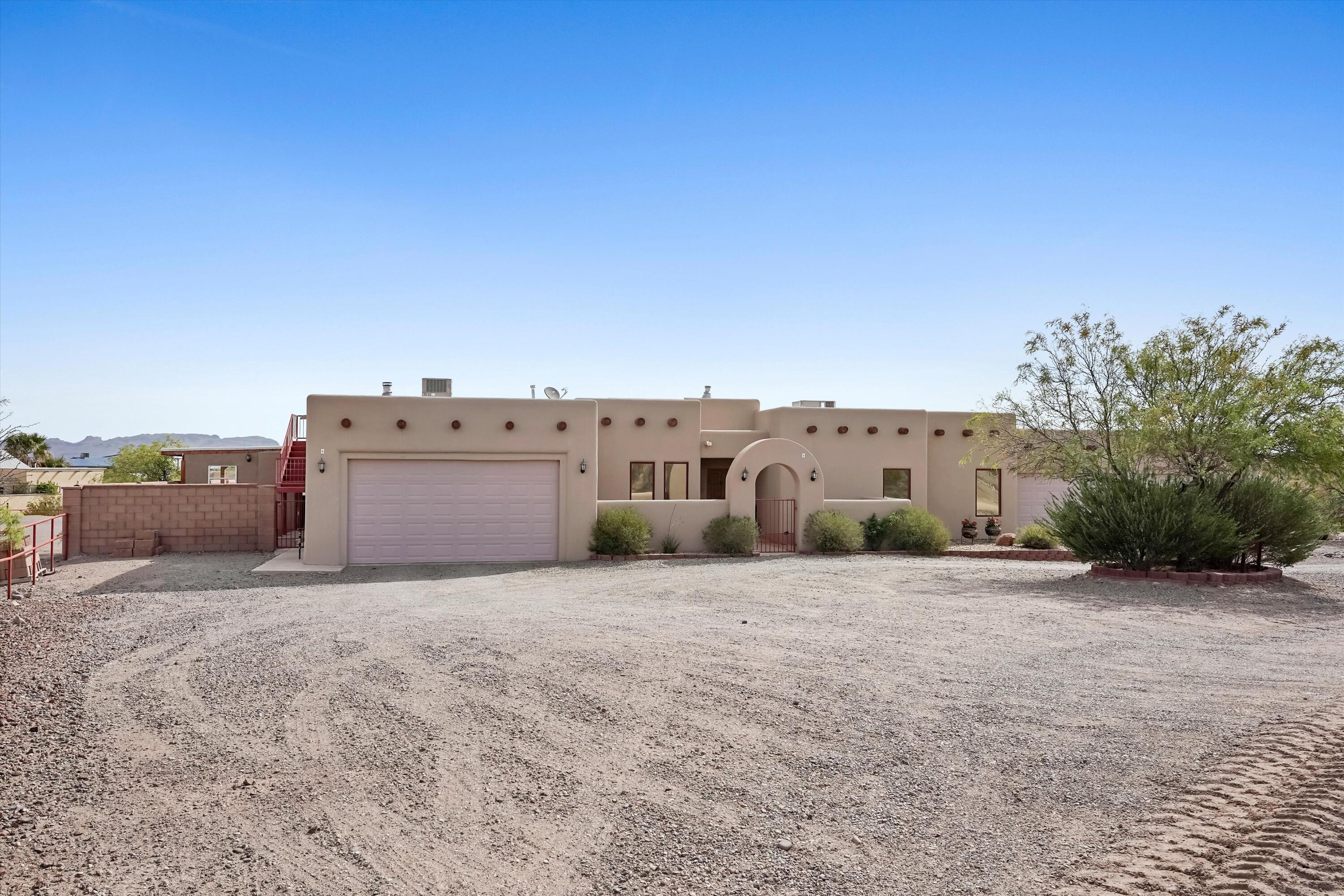 401 Roadrunner Circle — photo